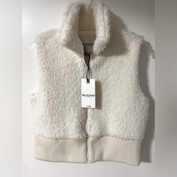 Wallflower Jackets & Blazers - NWT Wallflower Women’s Ivory Faux Fur Vest